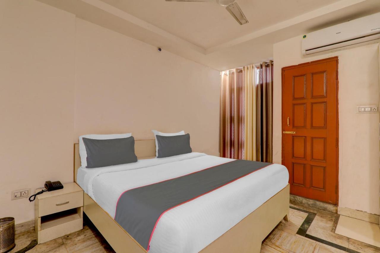 Hotel Collection O Premier Near Hazratganj Lucknow Esterno foto