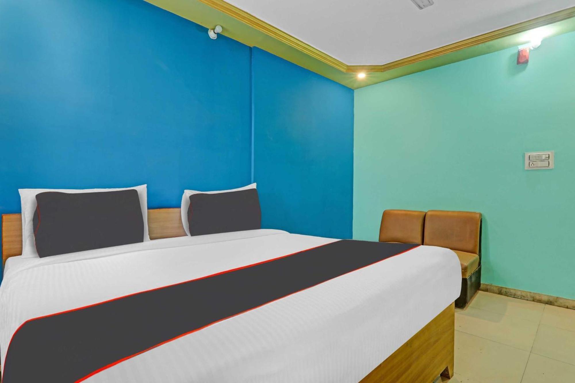 Hotel Collection O Premier Near Hazratganj Lucknow Esterno foto