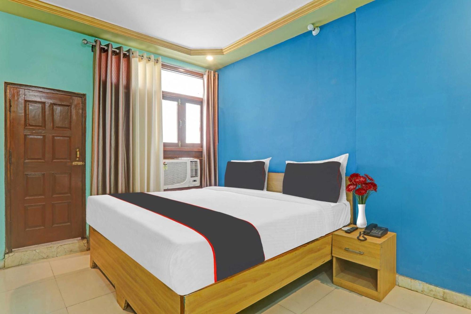 Hotel Collection O Premier Near Hazratganj Lucknow Esterno foto