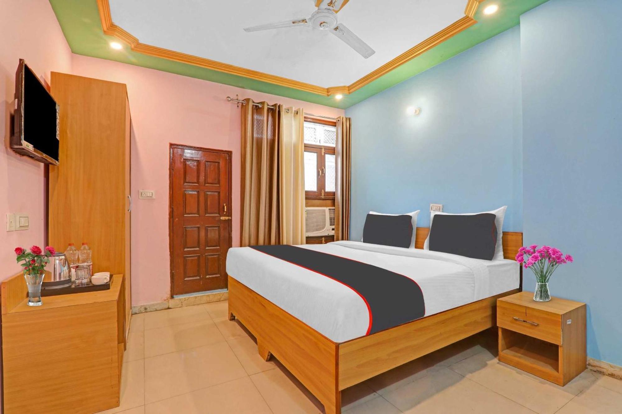 Hotel Collection O Premier Near Hazratganj Lucknow Esterno foto