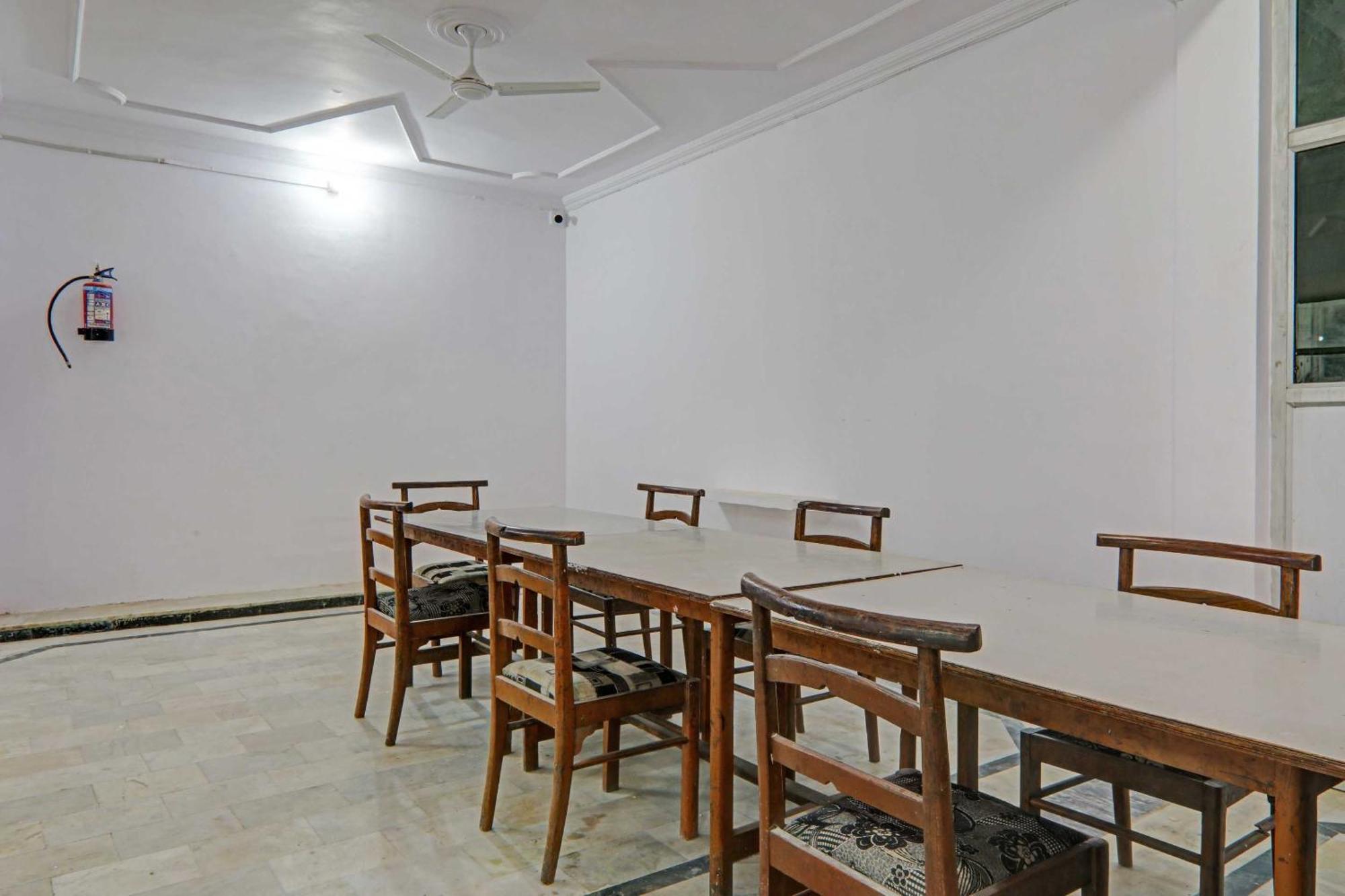 Hotel Collection O Premier Near Hazratganj Lucknow Esterno foto