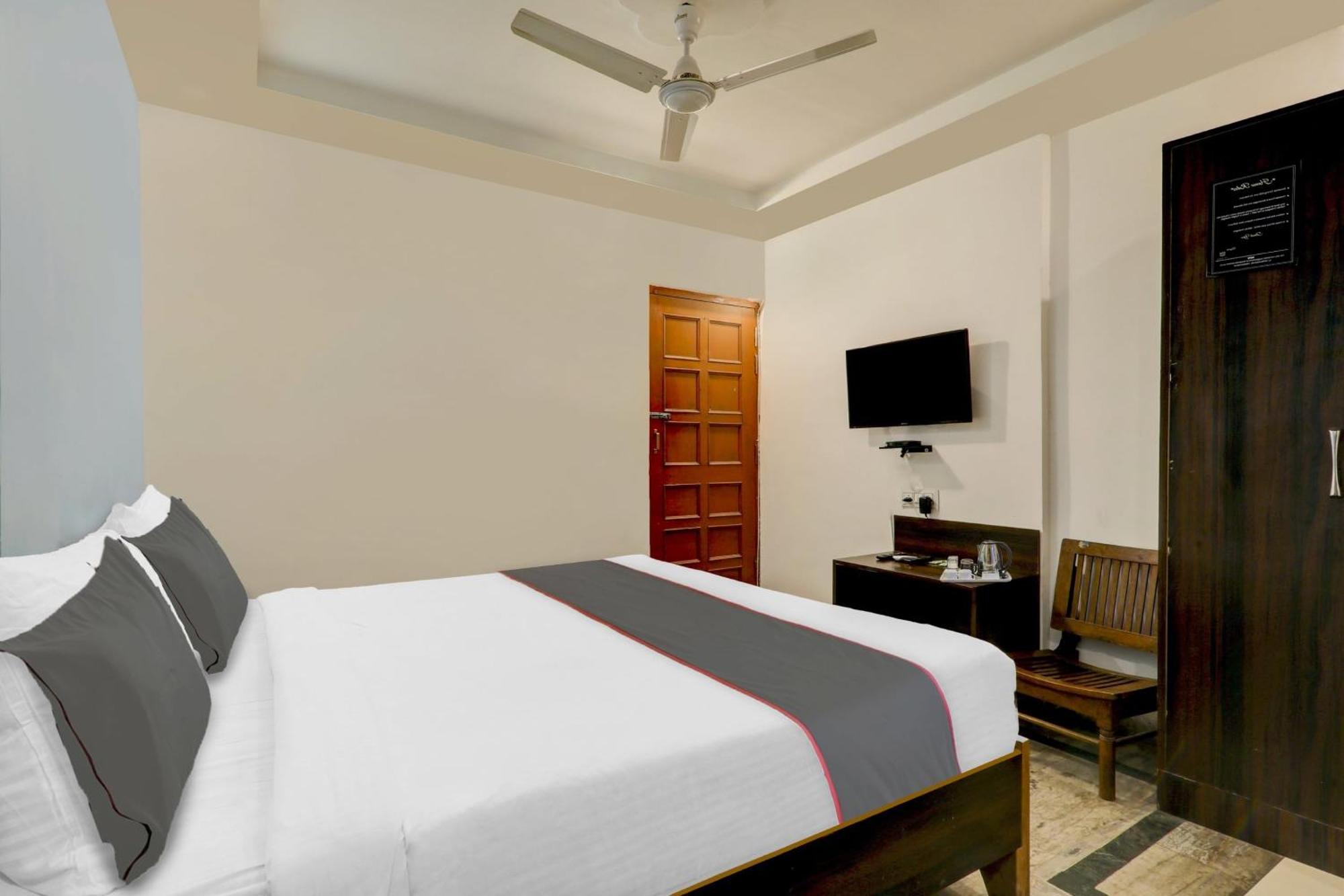 Hotel Collection O Premier Near Hazratganj Lucknow Esterno foto