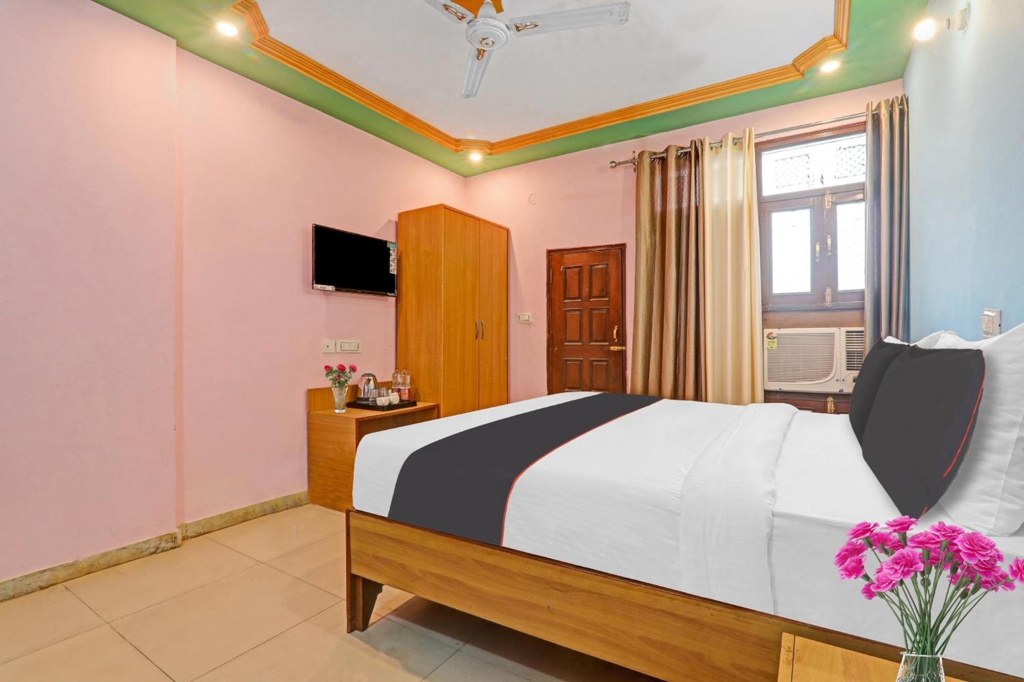 Hotel Collection O Premier Near Hazratganj Lucknow Esterno foto