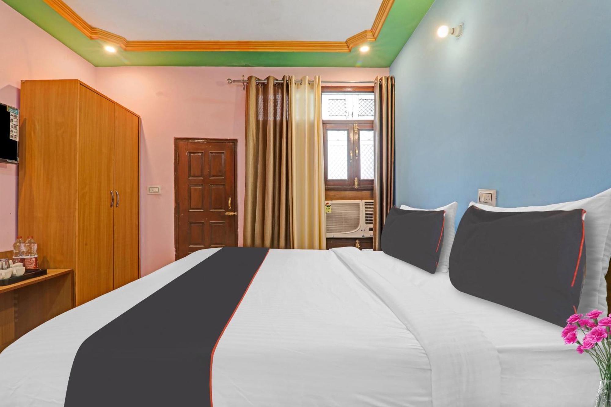 Hotel Collection O Premier Near Hazratganj Lucknow Esterno foto