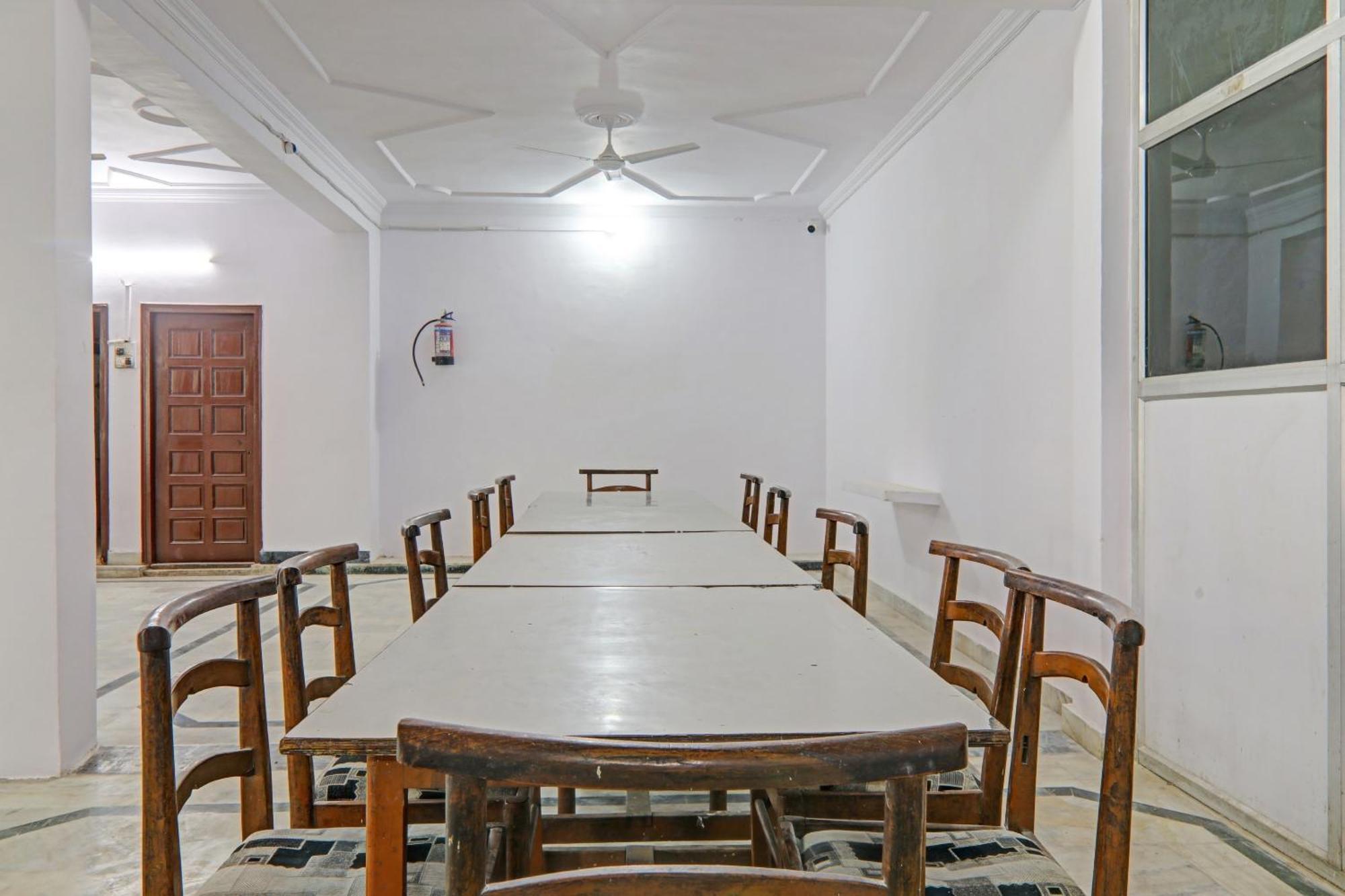 Hotel Collection O Premier Near Hazratganj Lucknow Esterno foto