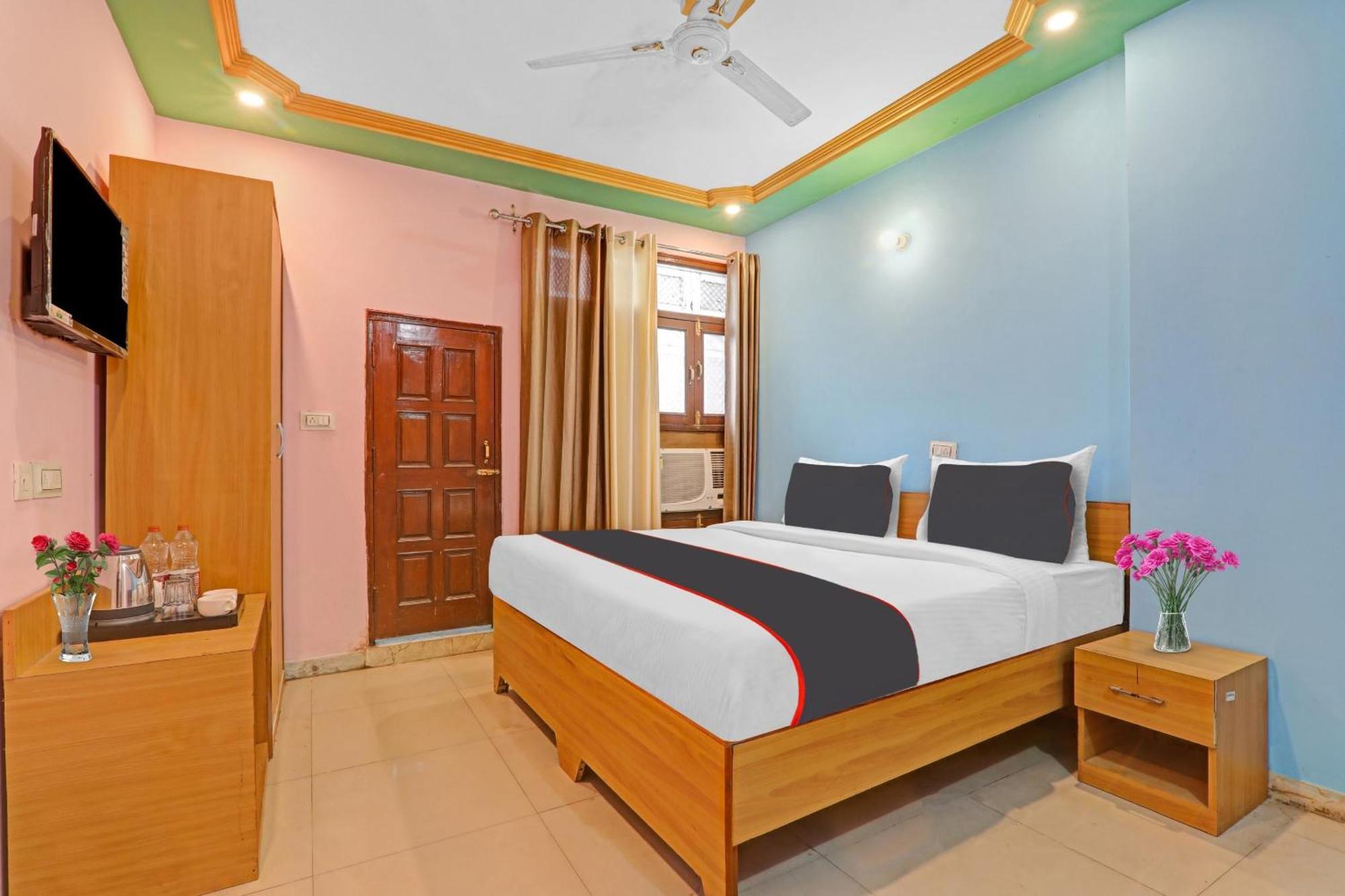 Hotel Collection O Premier Near Hazratganj Lucknow Esterno foto