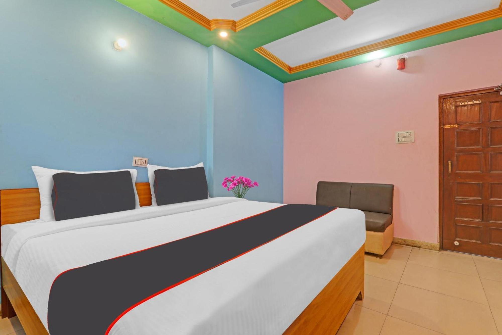 Hotel Collection O Premier Near Hazratganj Lucknow Esterno foto